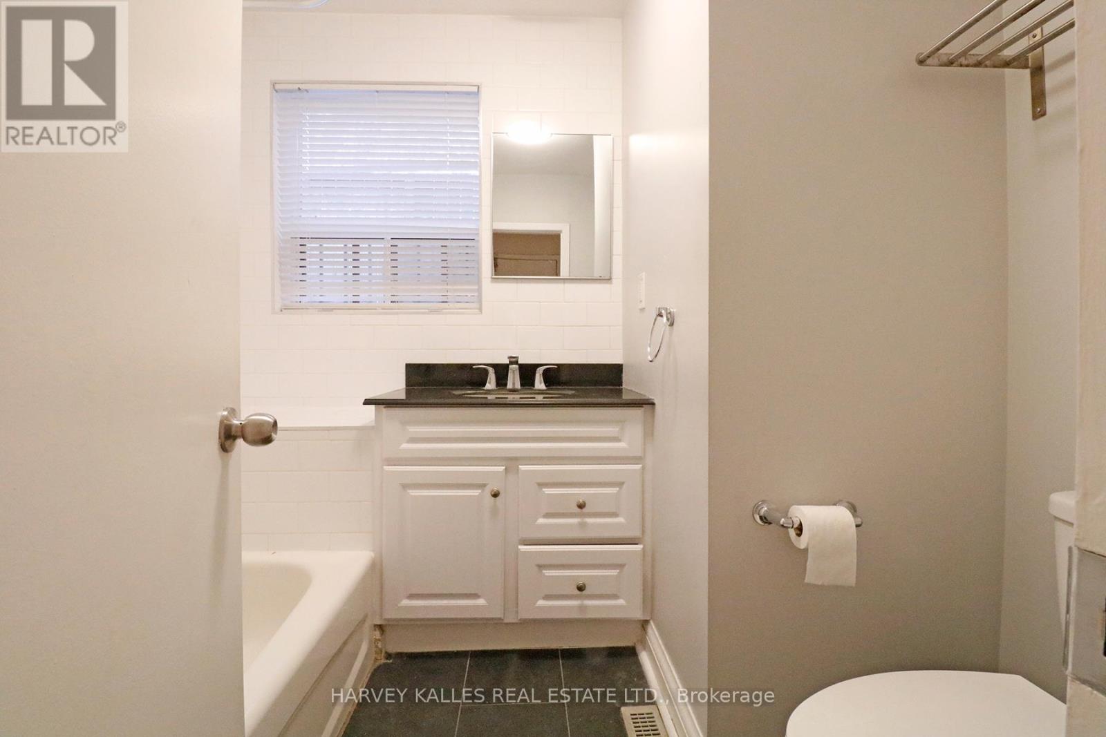 Main - 866 Davenport Road, Toronto, Ontario M6G 2B6 - Photo 10 - C12649532