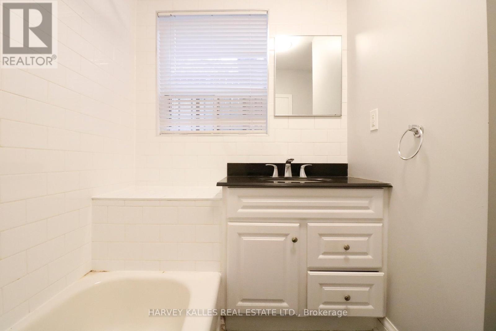 Main - 866 Davenport Road, Toronto, Ontario M6G 2B6 - Photo 9 - C12649532