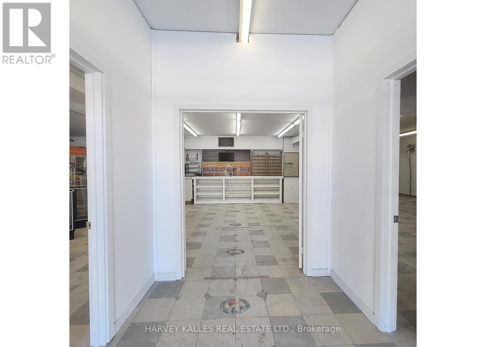 3829 Lake Shore Boulevard W, Toronto, Ontario M8W 1R3 - Photo 3 - W12650536