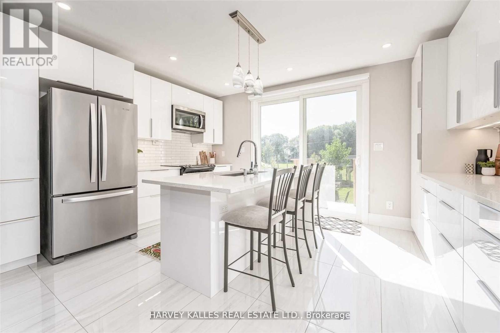 Room - 26 Leyton Avenue, Toronto, Ontario M1L 3T4 - Photo 3 - E12650928