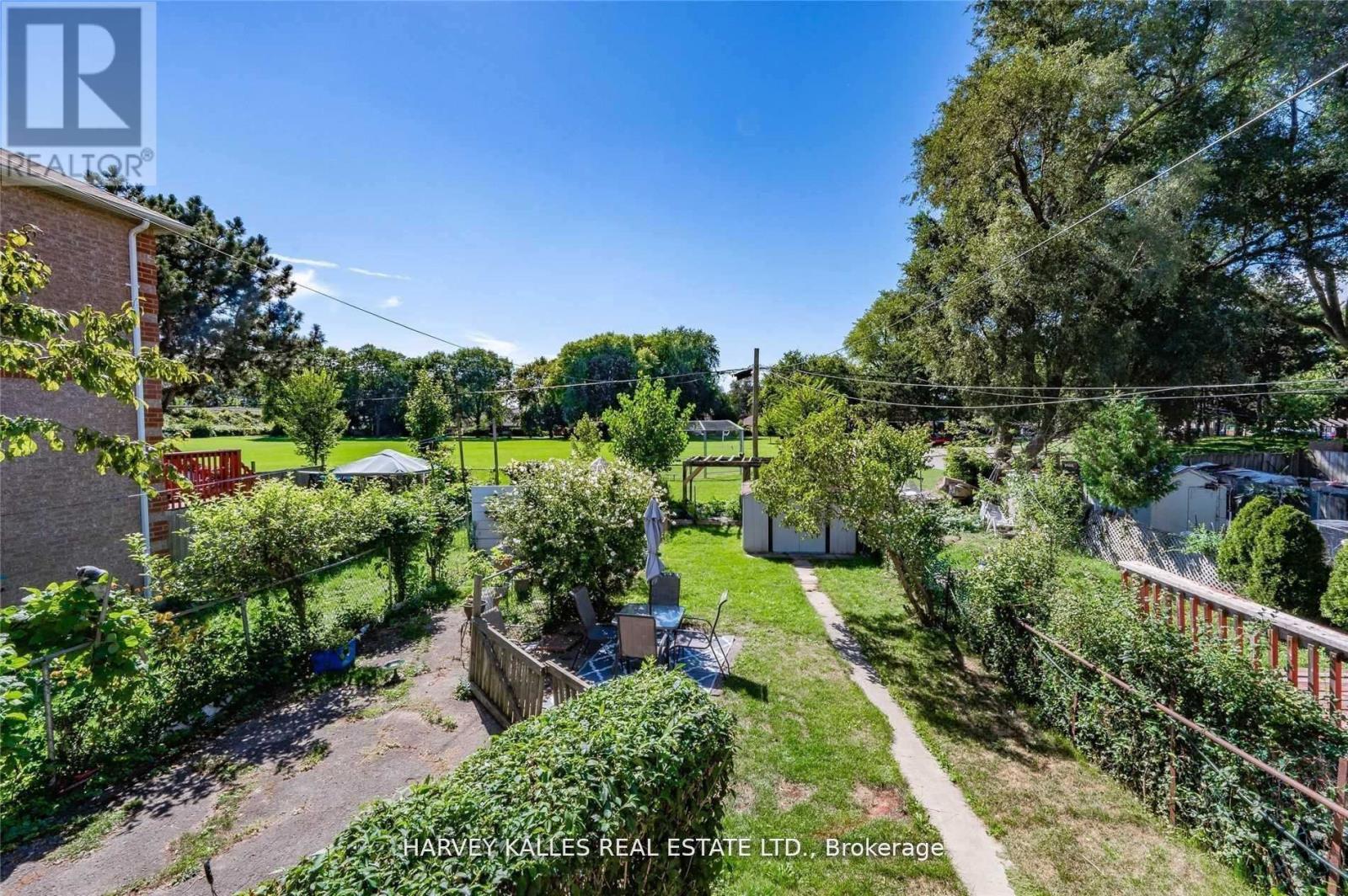 Room - 26 Leyton Avenue, Toronto, Ontario M1L 3T4 - Photo 9 - E12650928