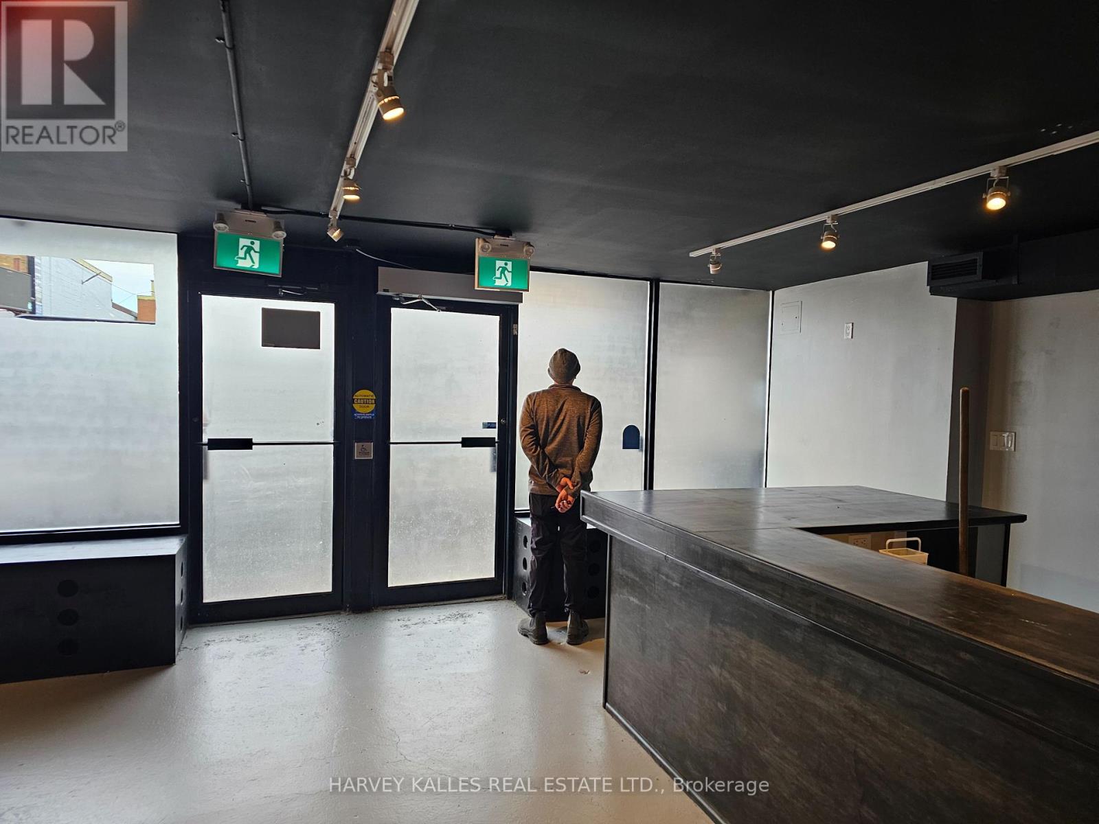 Ground - 2058 Dufferin Street, Toronto, Ontario M6E 3R6 - Photo 2 - W12652832