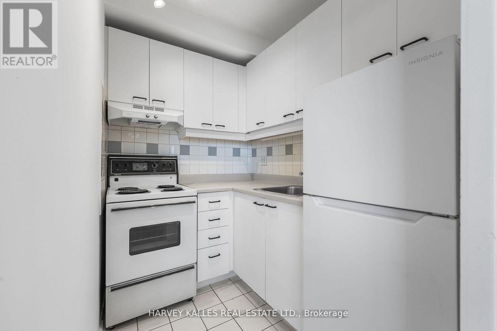 706 - 78 Warren Road, Toronto, Ontario M4V 2R6 - Photo 16 - C12660956