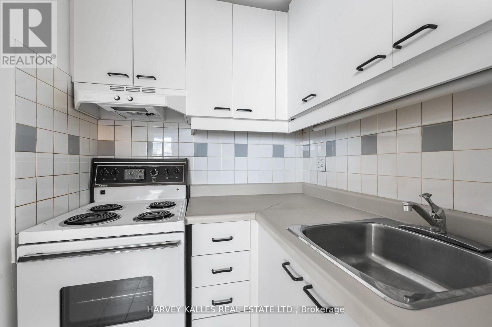 706 - 78 Warren Road, Toronto, Ontario M4V 2R6 - Photo 17 - C12660956