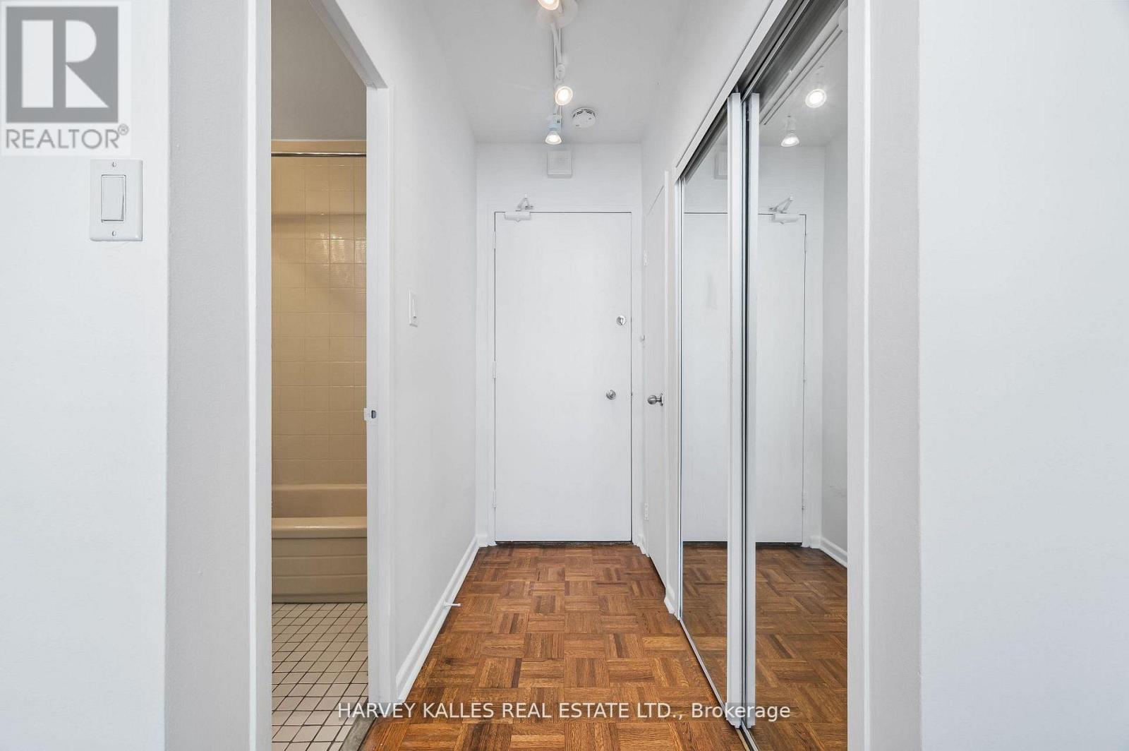 706 - 78 Warren Road, Toronto, Ontario M4V 2R6 - Photo 4 - C12660956