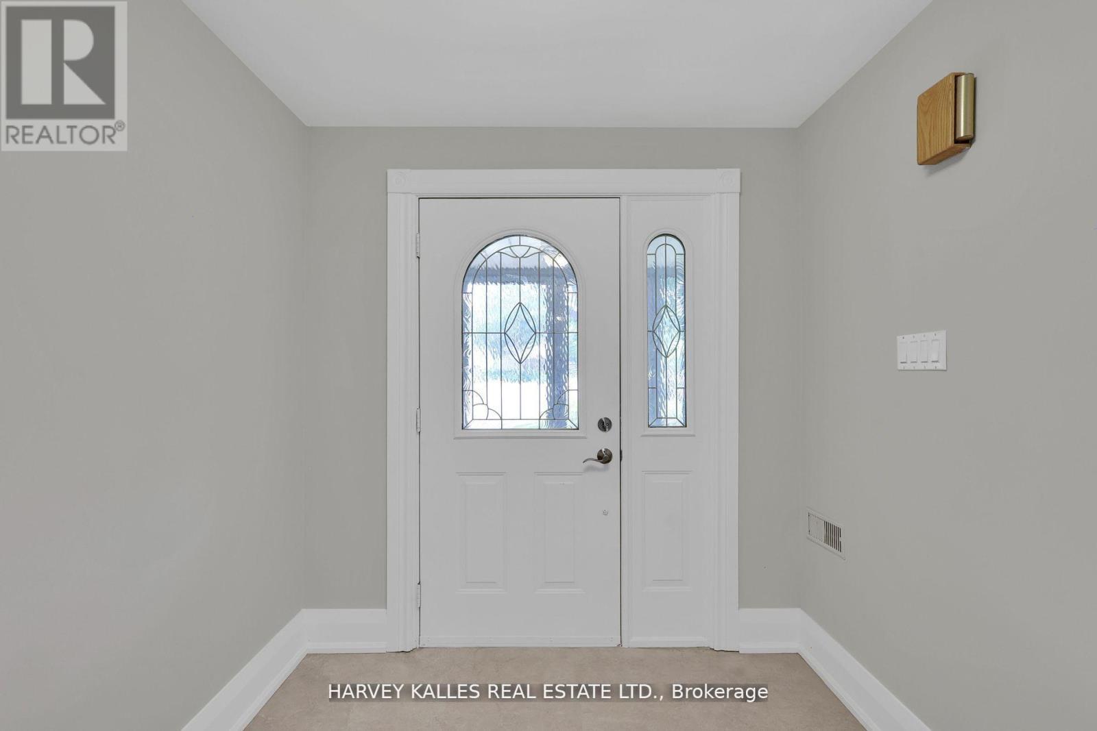 16 Wedgeport Place, Toronto, Ontario M2N 4B4 - Photo 4 - C12661412