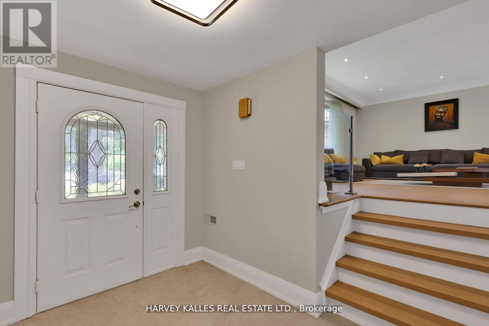 16 Wedgeport Place, Toronto, Ontario M2N 4B4 - Photo 5 - C12661412