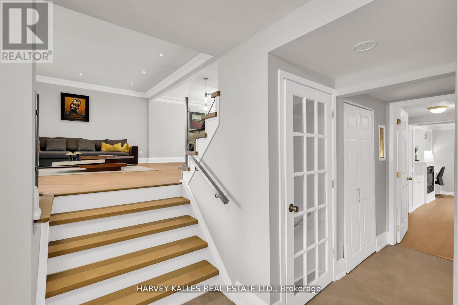 16 Wedgeport Place, Toronto, Ontario M2N 4B4 - Photo 6 - C12661412