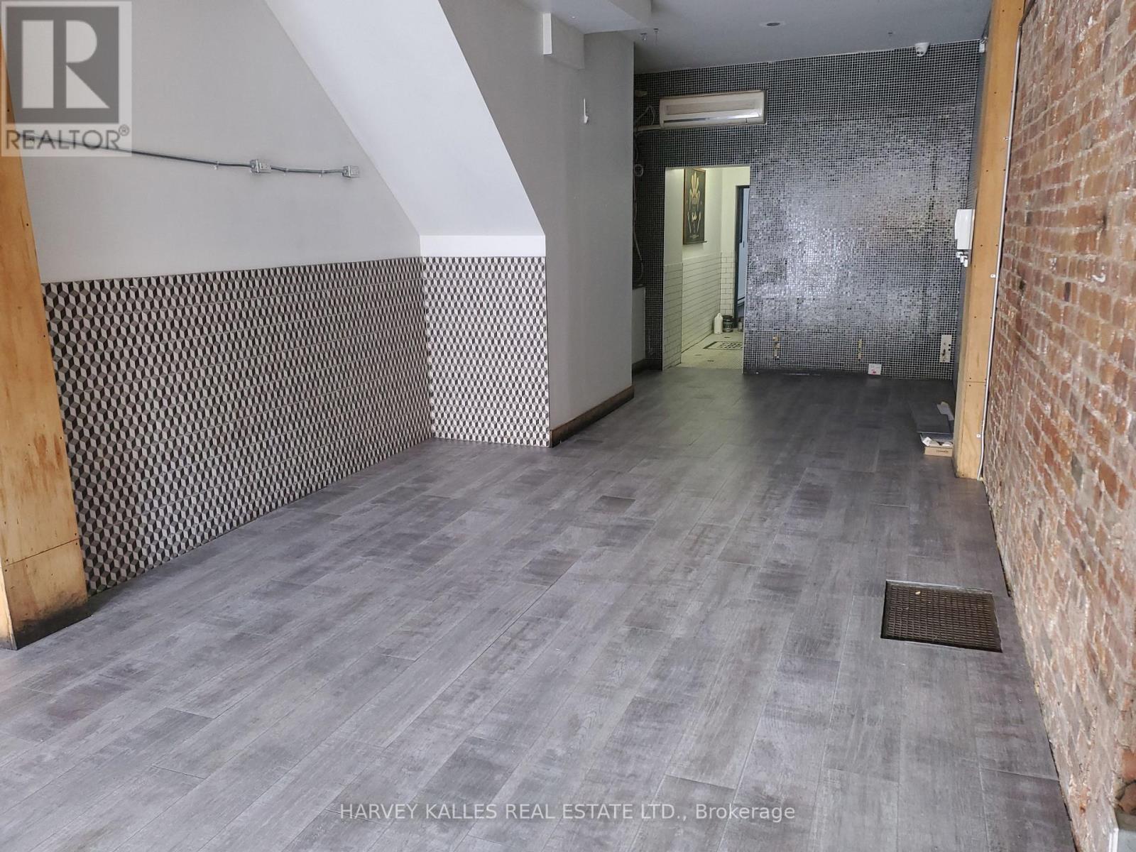 2986 Dundas Street W, Toronto, Ontario M6P 1Z3 - Photo 5 - W12662000