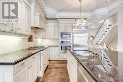 330 Elm Road, Toronto, Ontario M5H 3V4 - Photo 8 - C12663726