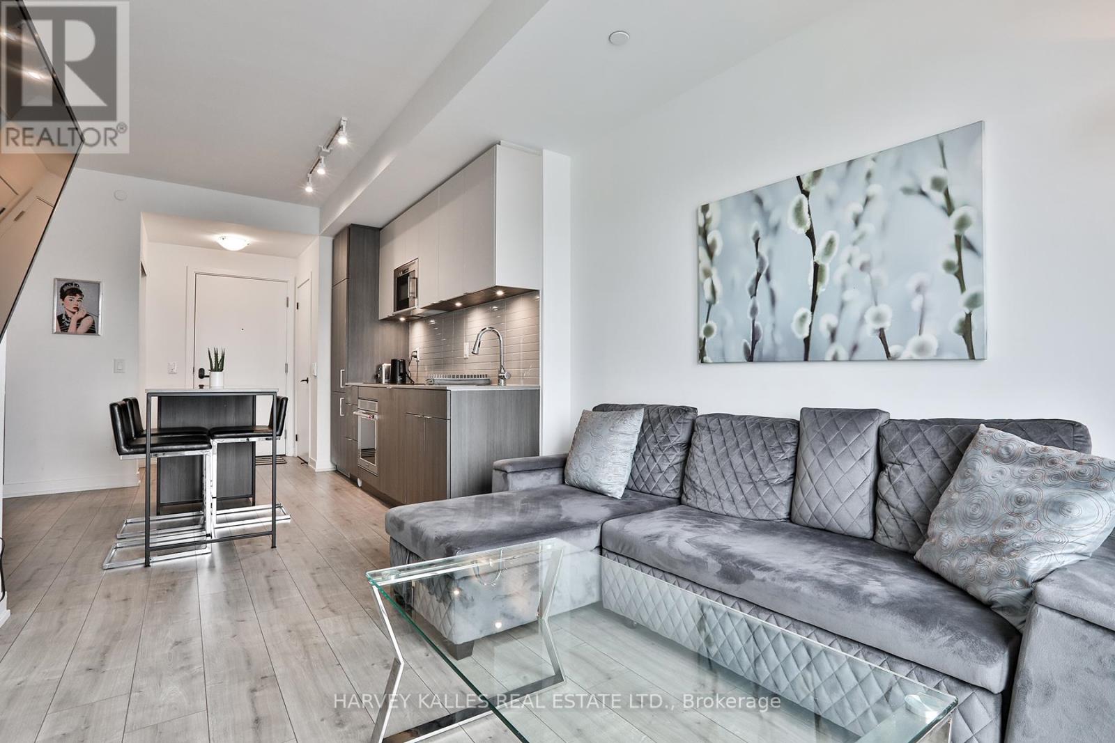 338 - 215 Lakeshore Road W, Mississauga, Ontario  L5H 1G5 - Photo 10 - W12676240