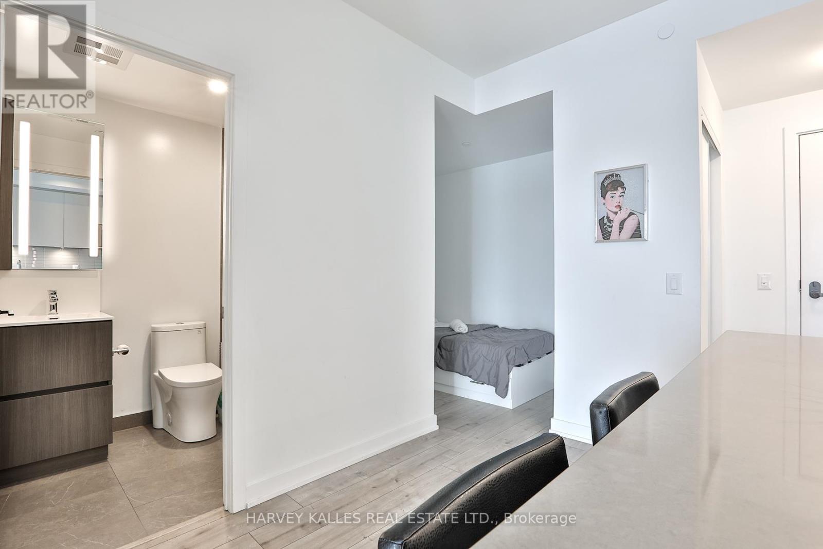 338 - 215 Lakeshore Road W, Mississauga, Ontario  L5H 1G5 - Photo 16 - W12676240