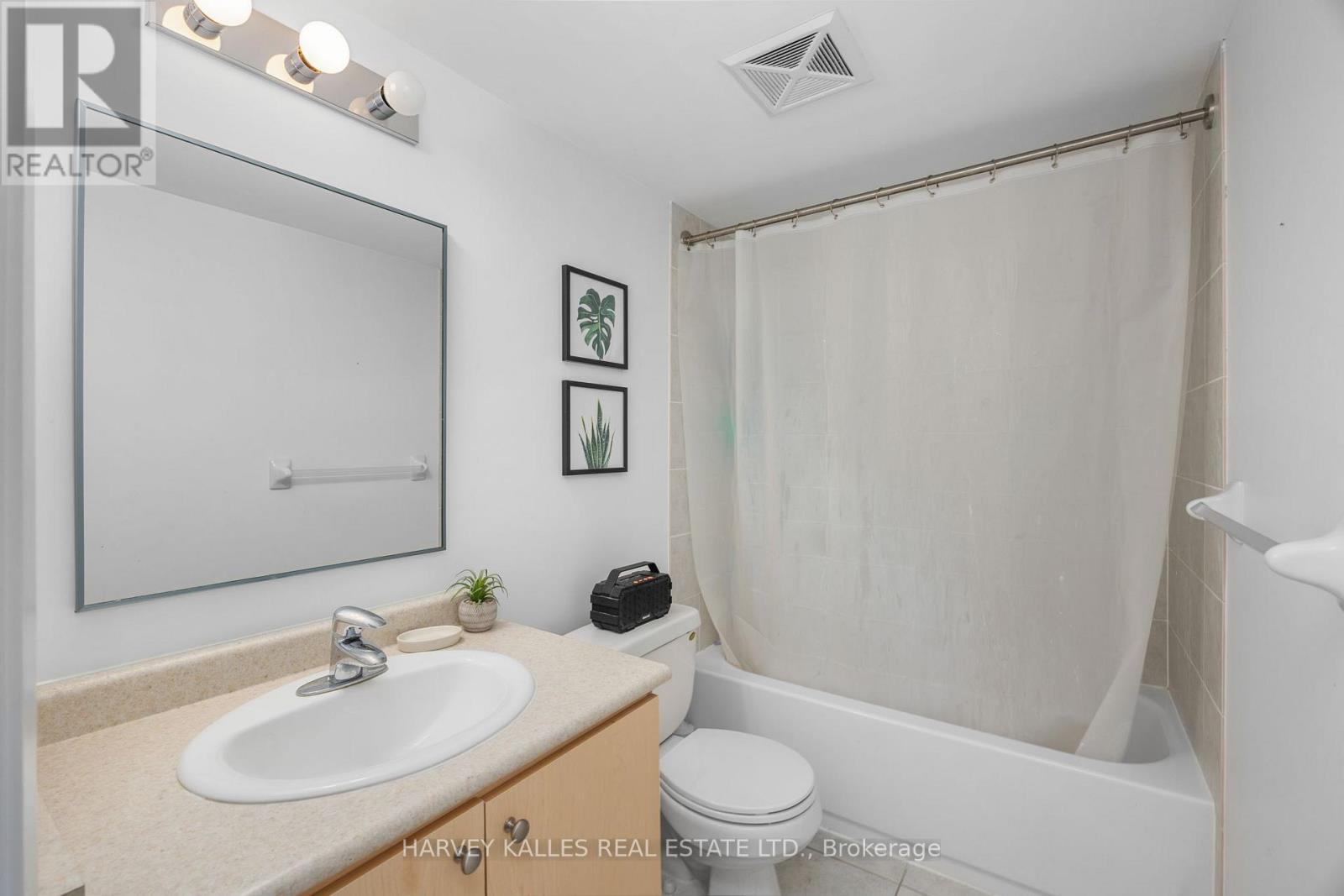 212 - 15 Maplewood Avenue, Toronto, Ontario  M6C 4B4 - Photo 13 - C12678678