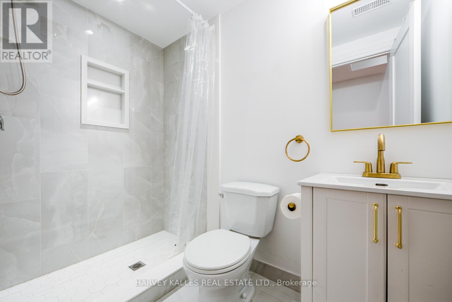 Lower - 33 Parkview Gardens, Toronto, Ontario  M6P 2W1 - Photo 9 - W12681756