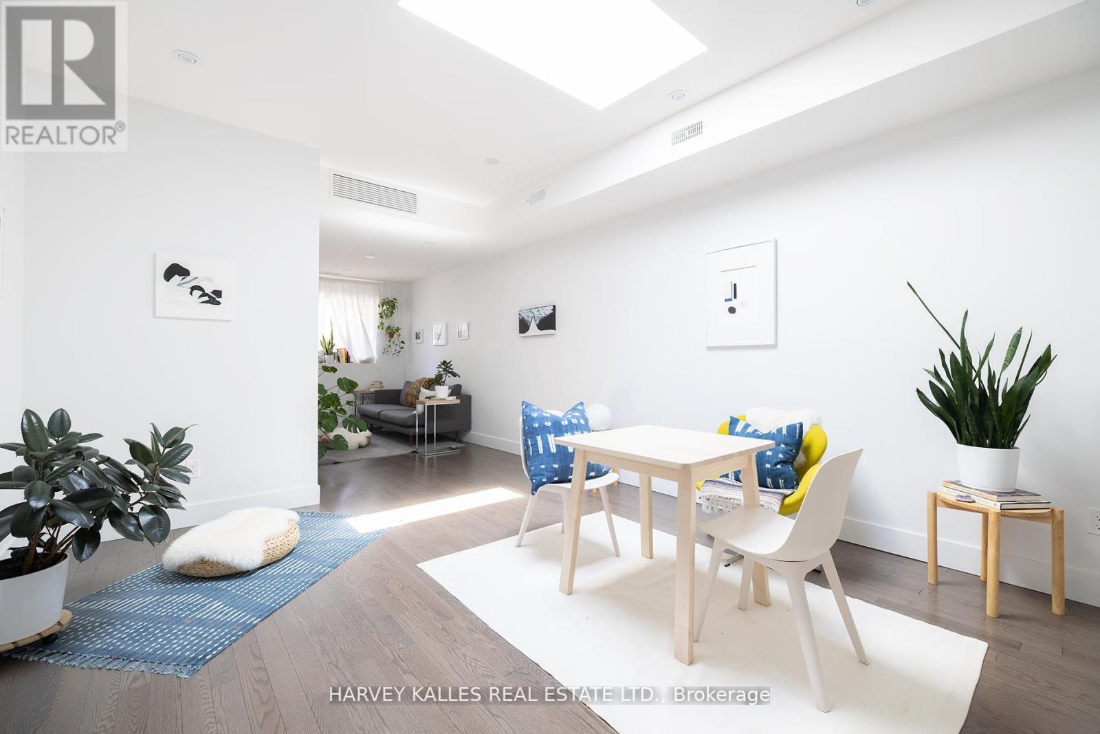 101 - 2076 DUNDAS STREET W, Toronto, Ontario