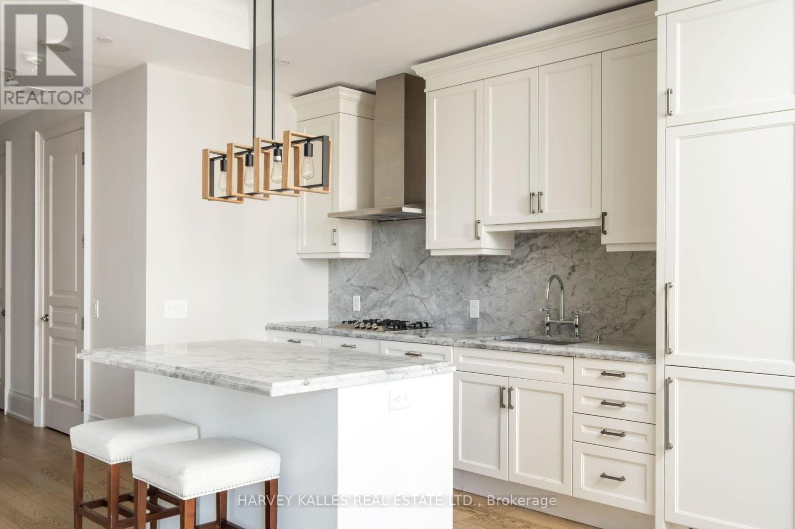 306 - 133 Hazelton Avenue, Toronto, Ontario  M5R 2E4 - Photo 2 - C12688666