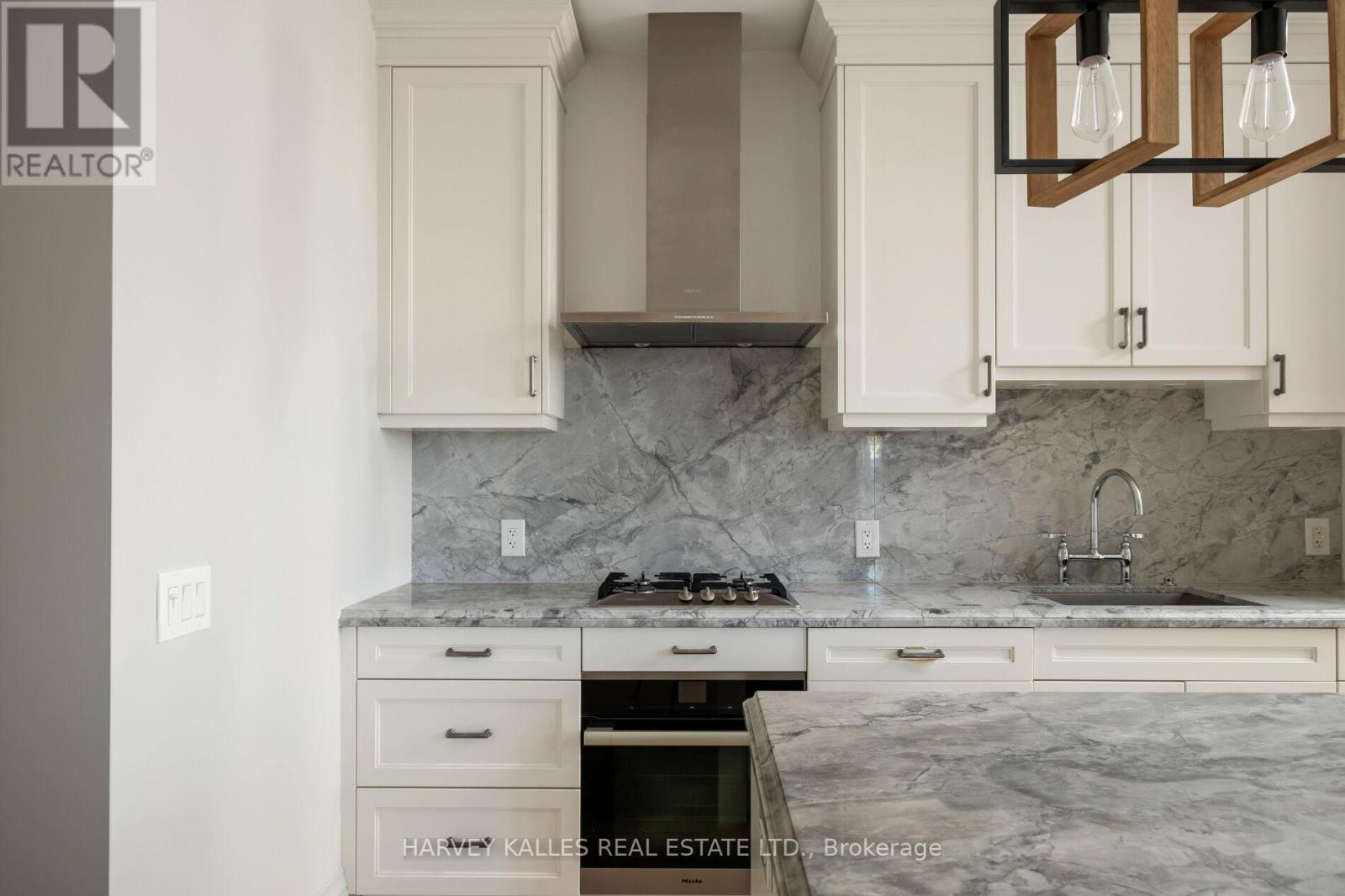 306 - 133 Hazelton Avenue, Toronto, Ontario  M5R 2E4 - Photo 3 - C12688666