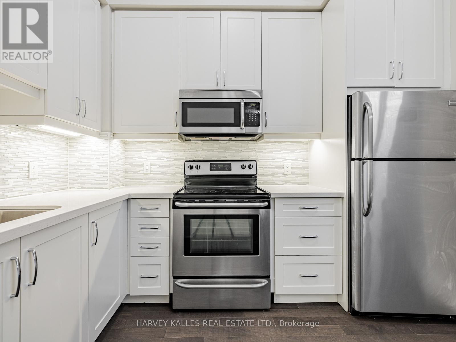 112 - 7 Bond Crescent, Richmond Hill, Ontario  L4E 1E6 - Photo 4 - N12695394