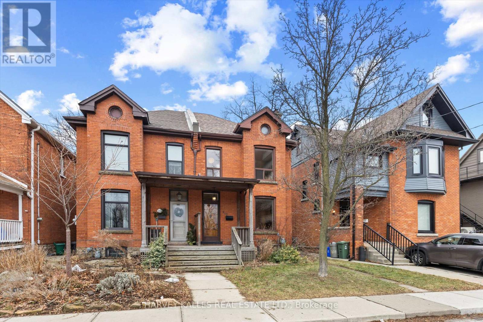 207 Stanley Avenue, Hamilton, Ontario  L8P 2L5 - Photo 2 - X12699428