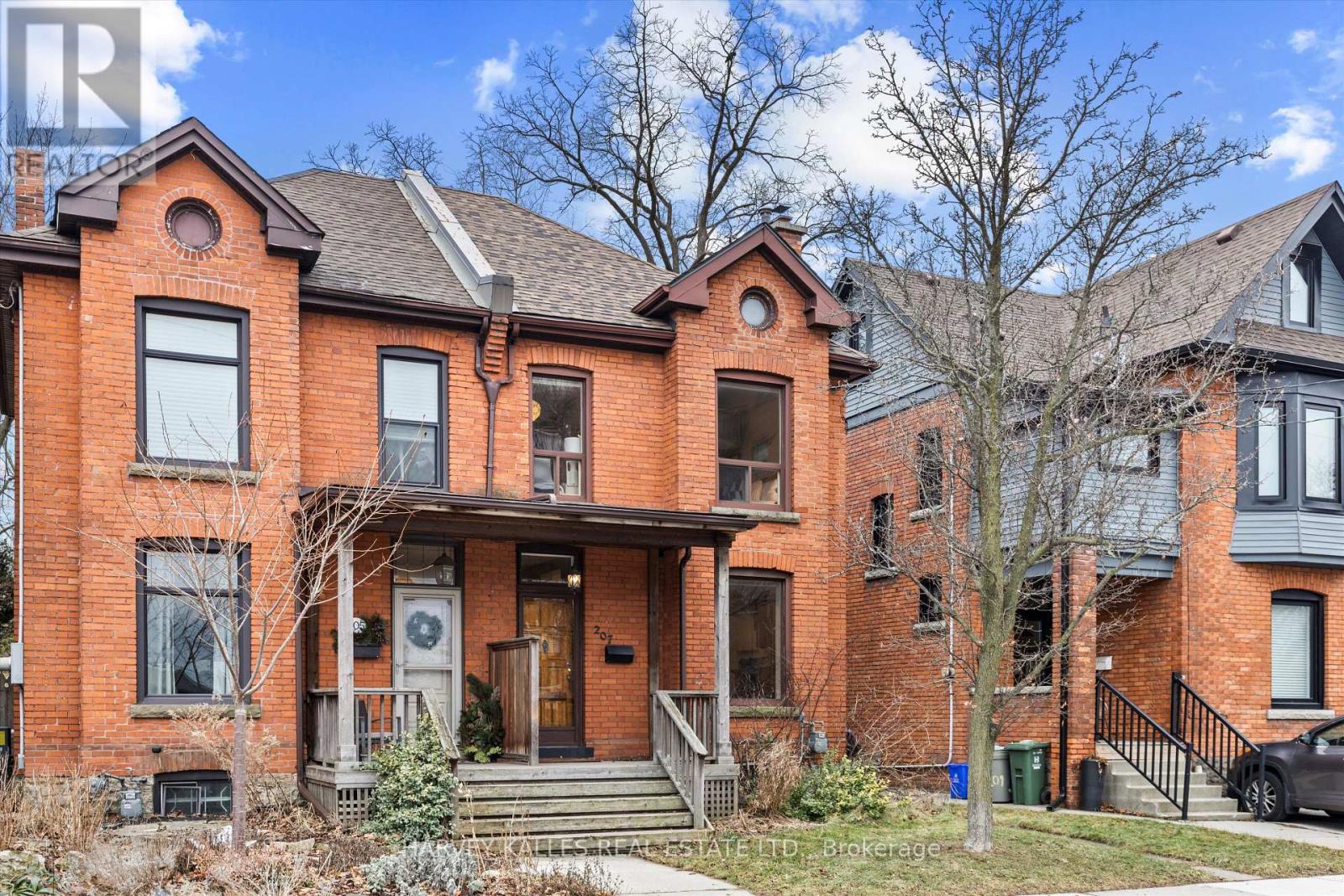 207 Stanley Avenue, Hamilton, Ontario  L8P 2L5 - Photo 3 - X12699428