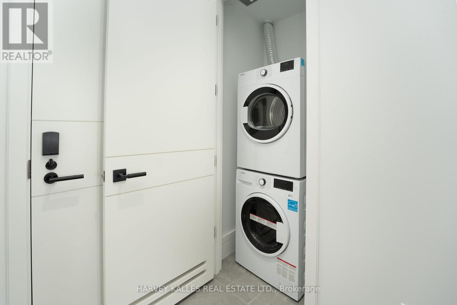 1505 - 215 Lonsdale Road, Toronto, Ontario M4V 1W7 - Photo 8 - C12702872