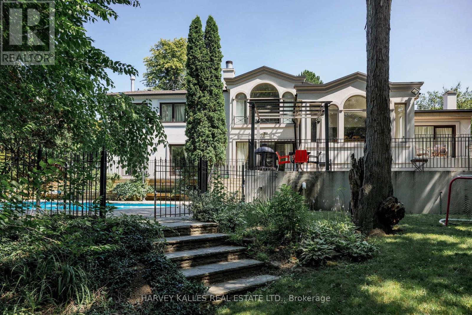 42 FIFESHIRE ROAD, Toronto, Ontario