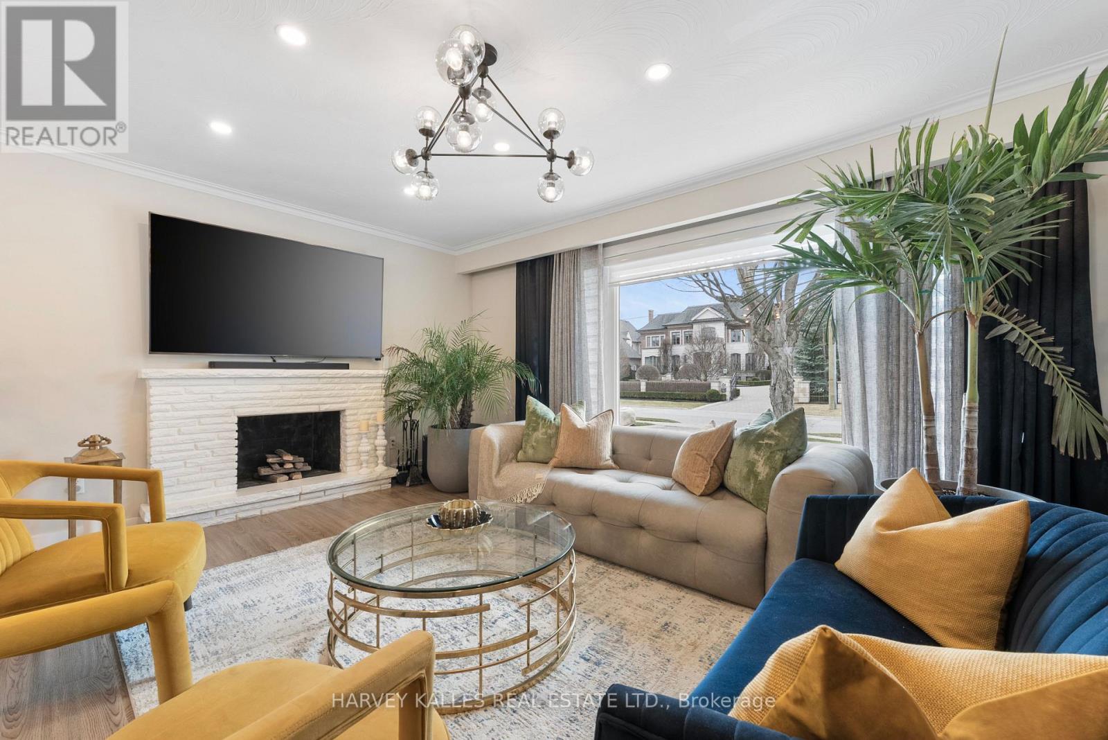 66 Westwood Lane, Richmond Hill, Ontario  L4C 6Y1 - Photo 3 - N12705666