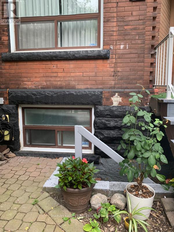 Lower - 32 Fuller Avenue, Toronto, Ontario  M6R 2C3 - Photo 2 - W12711466