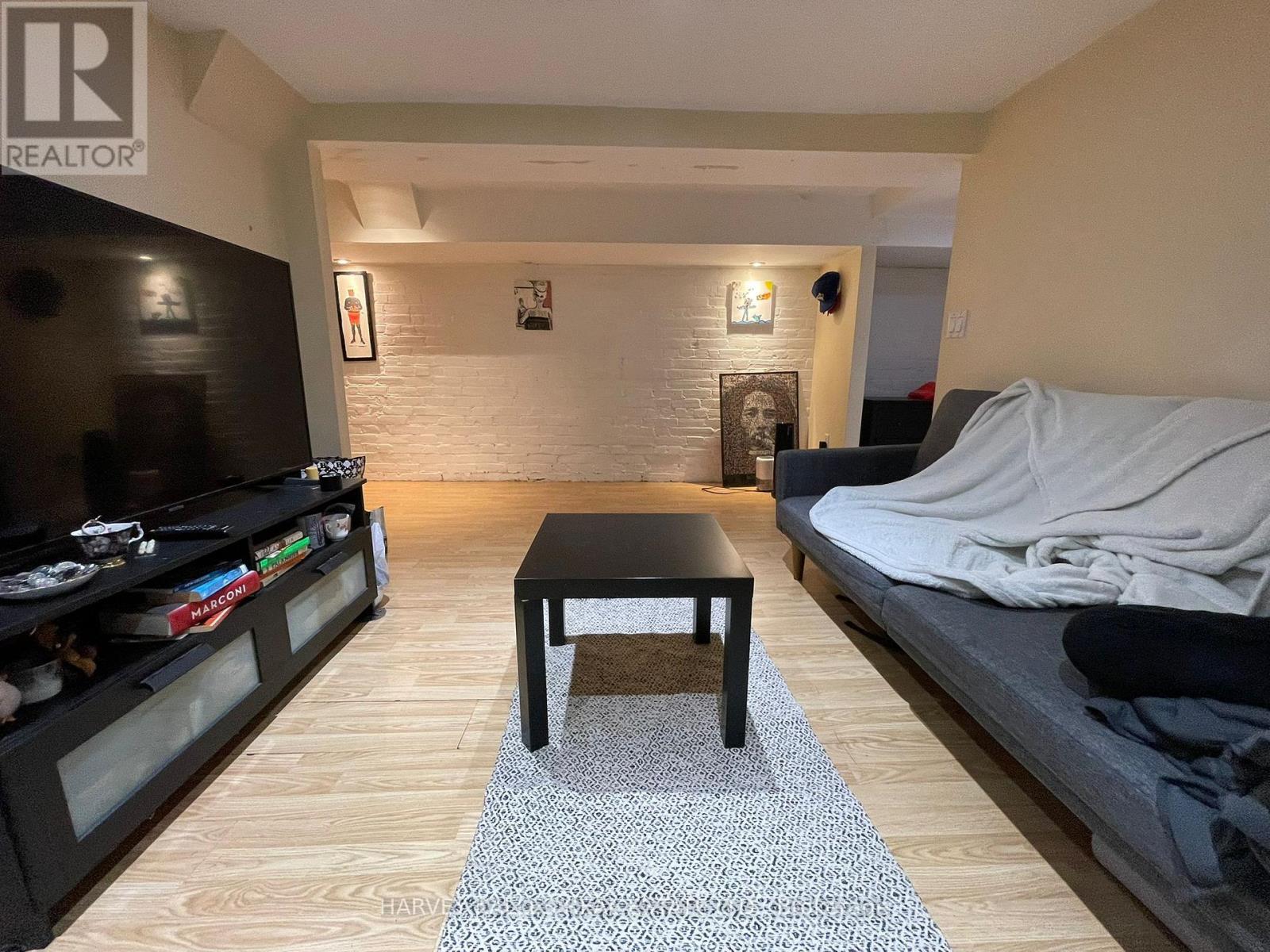 Lower - 32 Fuller Avenue, Toronto, Ontario  M6R 2C3 - Photo 9 - W12711466