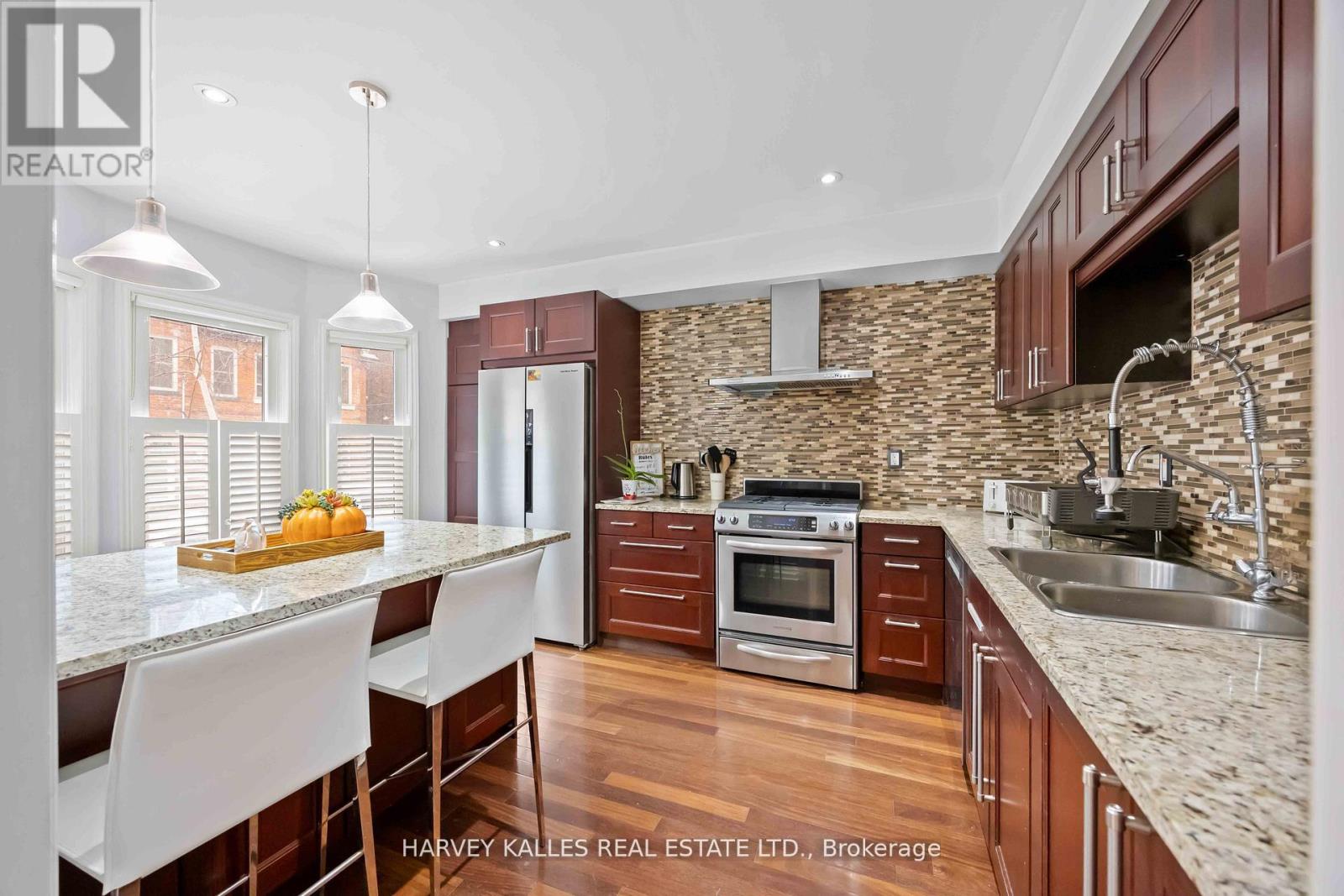 576 Ontario Street, Toronto, Ontario M4X 1M7 - Photo 8 - C12712272