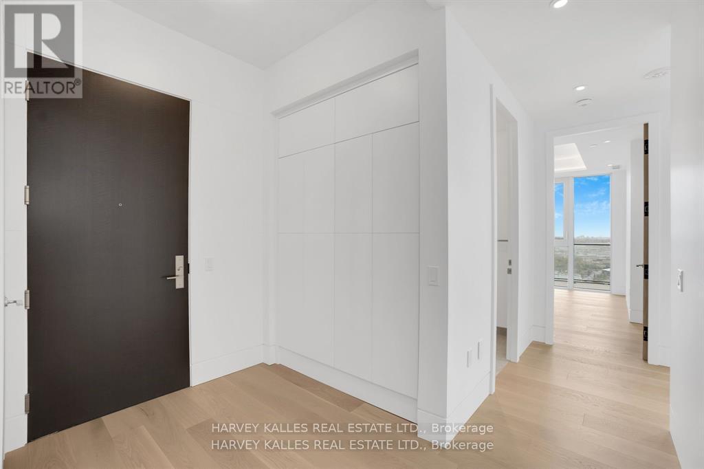 Ph 102 - 9000 Jane Street, Vaughan, Ontario L4K 0M6 - Photo 2 - N12712714