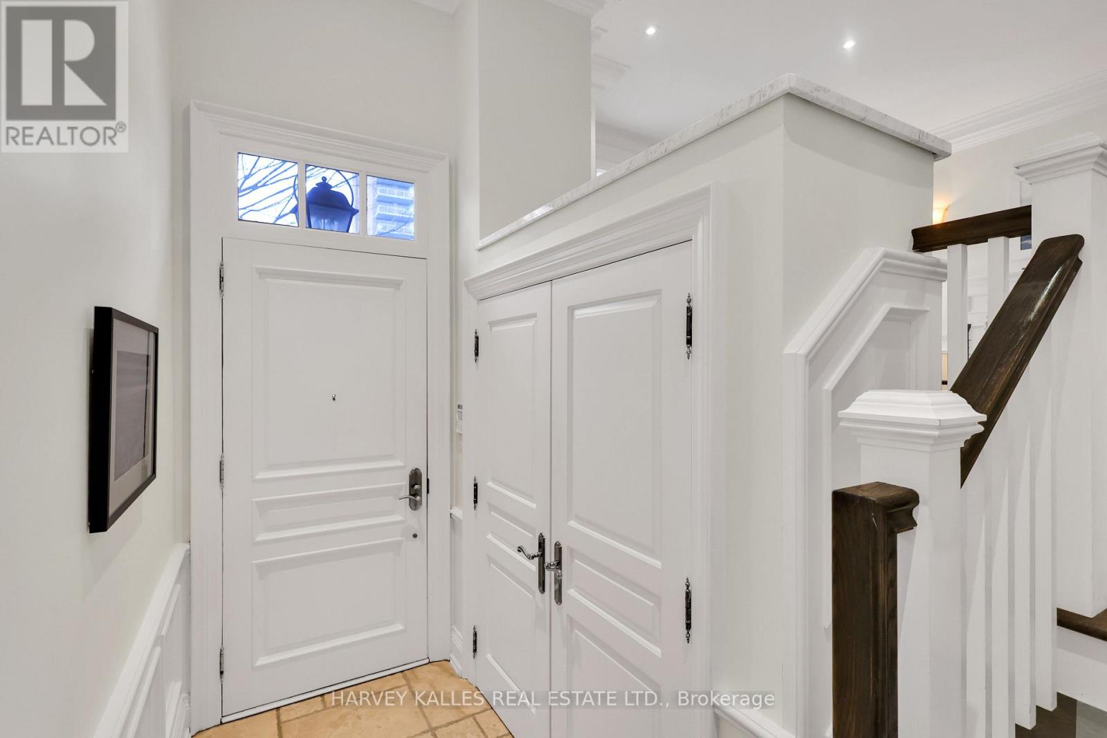 39 Gormley Avenue, Toronto, Ontario M4V 1Y9 - Photo 4 - C12714298