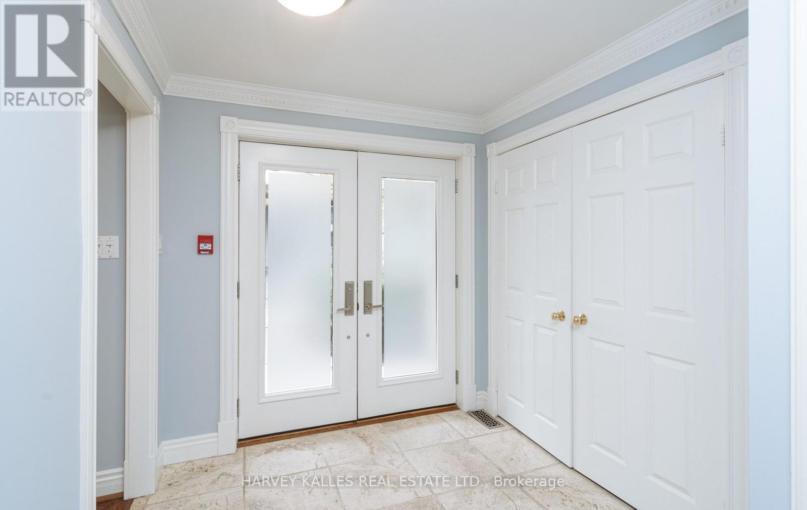 22 Lower Village Gate, Toronto, Ontario  M5P 3L7 - Photo 2 - C12714956