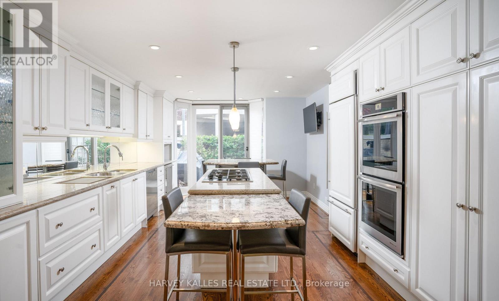 22 Lower Village Gate, Toronto, Ontario  M5P 3L7 - Photo 3 - C12714956