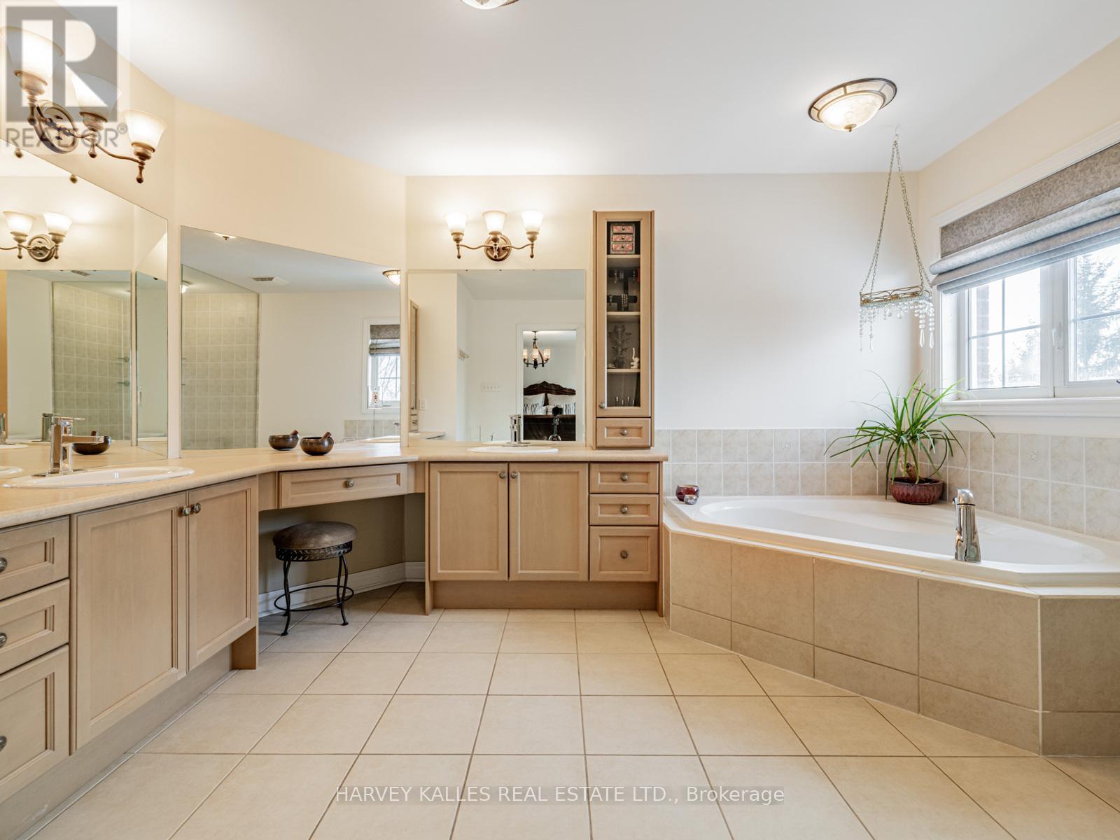 12 Barberry Crescent, Richmond Hill, Ontario  L4E 4S5 - Photo 25 - N12716806