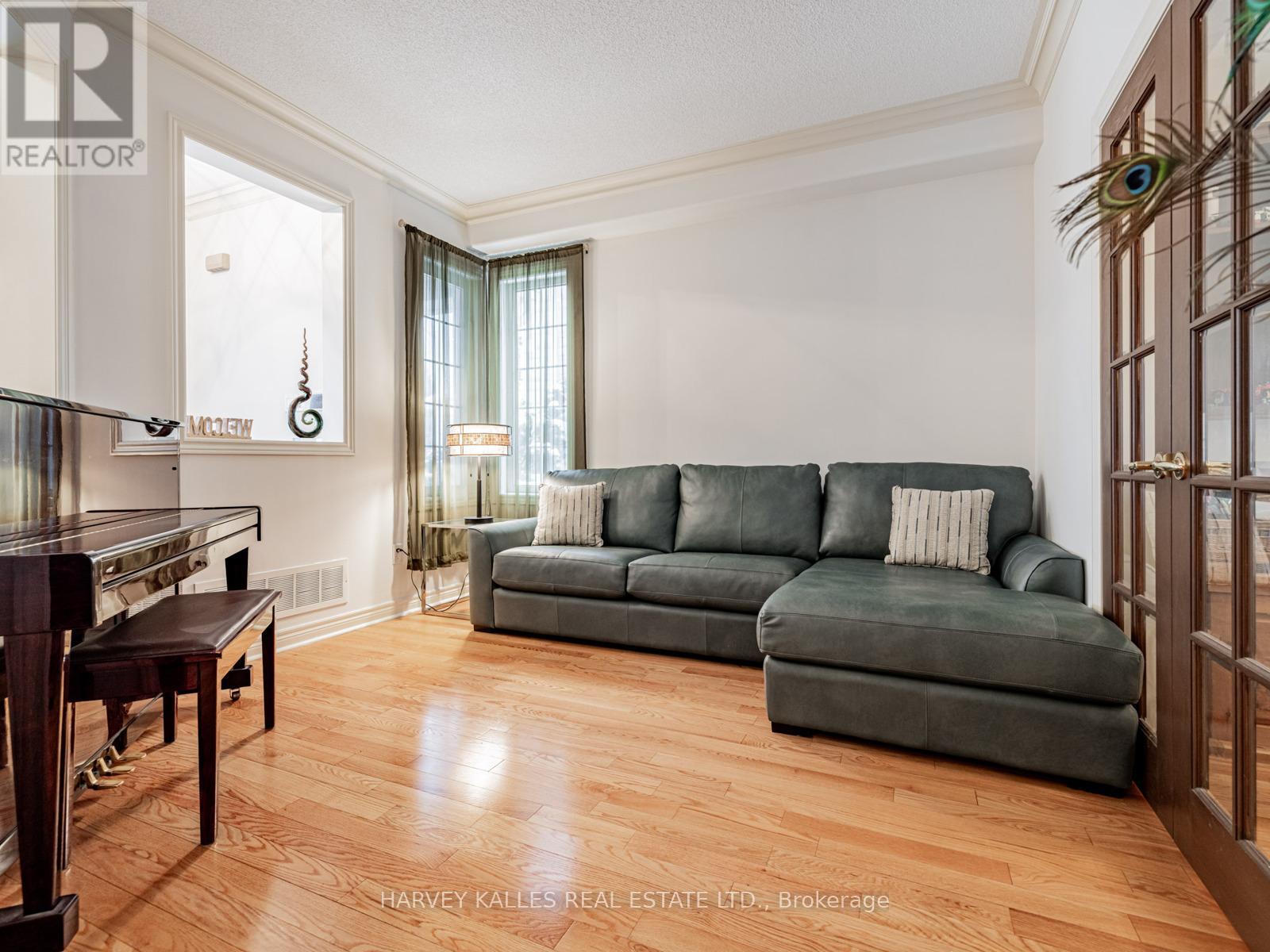 12 Barberry Crescent, Richmond Hill, Ontario  L4E 4S5 - Photo 5 - N12716806