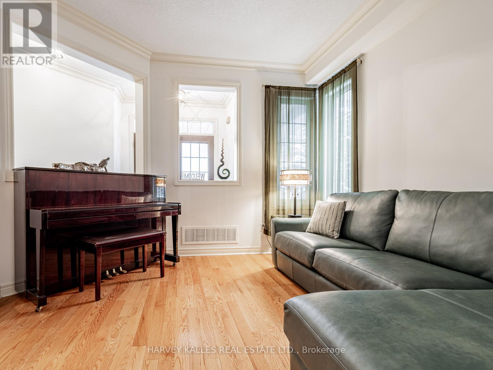 12 Barberry Crescent, Richmond Hill, Ontario  L4E 4S5 - Photo 6 - N12716806