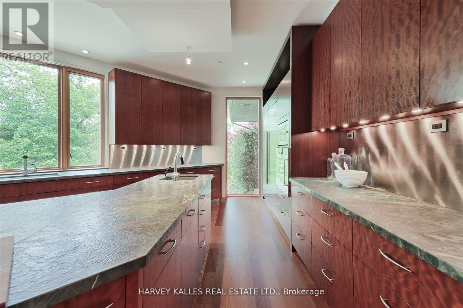 89 Kingsway Crescent, Toronto, Ontario  M8X 2R8 - Photo 17 - W12717146