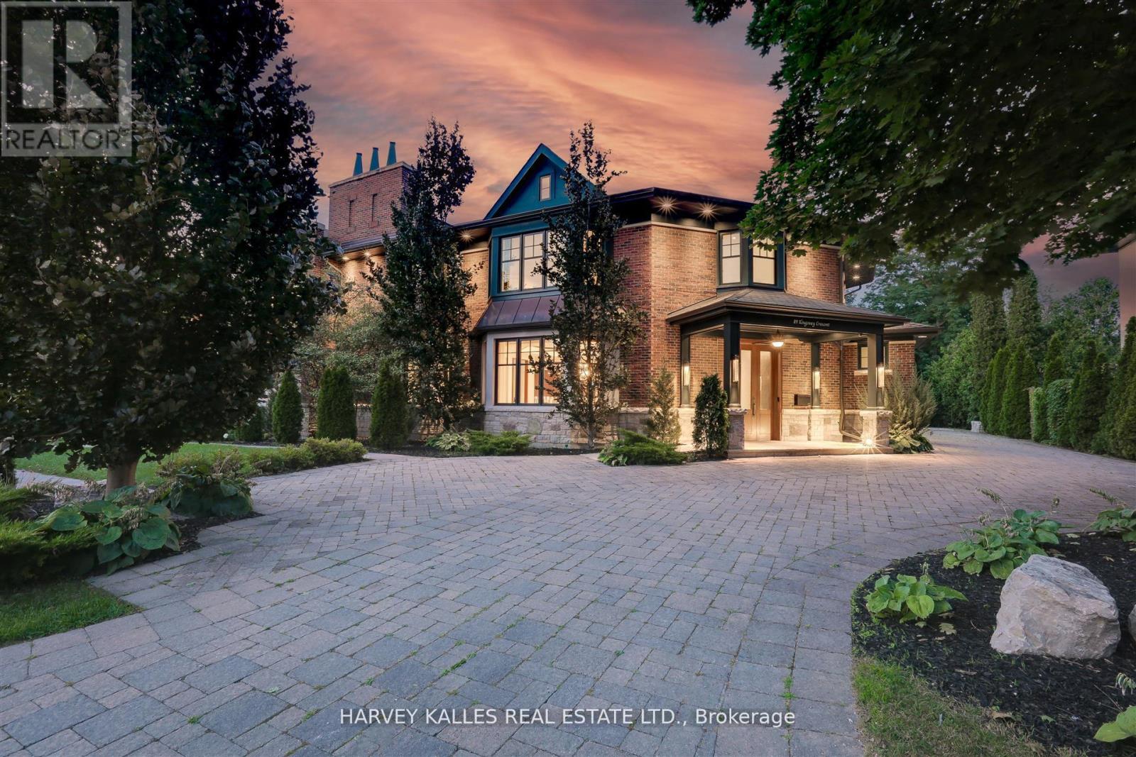 89 Kingsway Crescent, Toronto, Ontario  M8X 2R8 - Photo 2 - W12717146