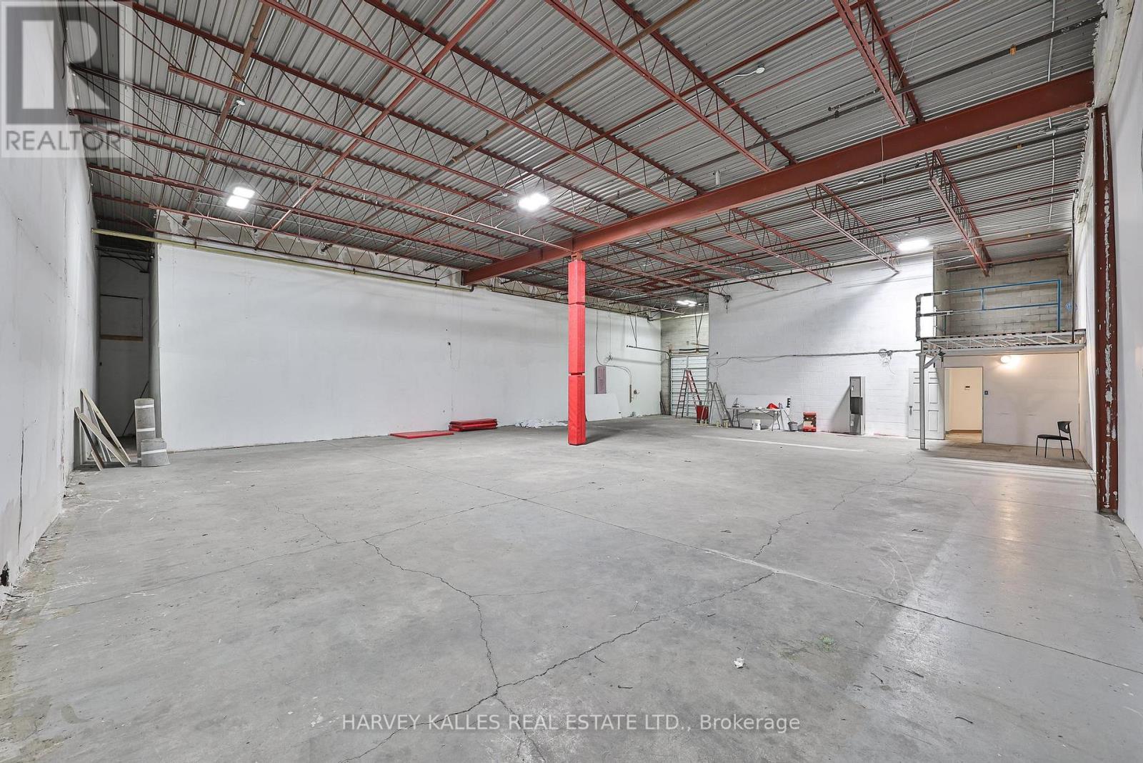 6 - 589 Steven Court, Newmarket, Ontario  L3Y 6Z3 - Photo 4 - N12717386