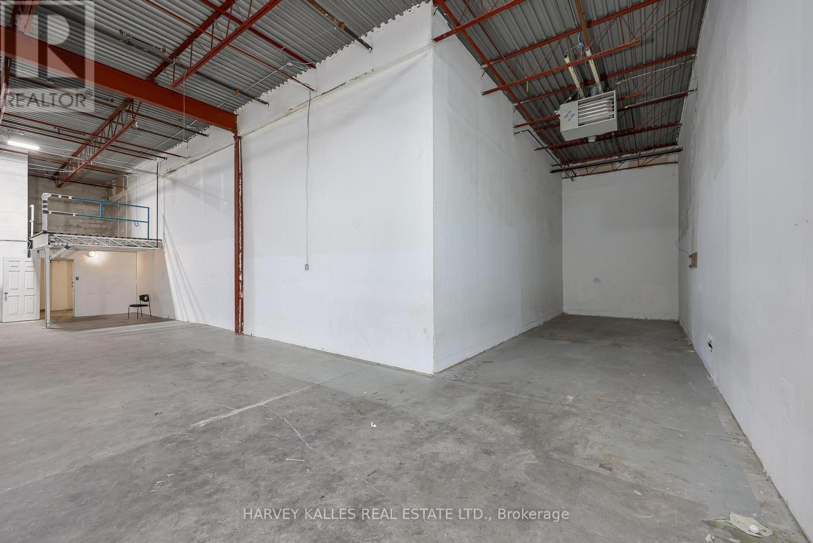 6 - 589 Steven Court, Newmarket, Ontario  L3Y 6Z3 - Photo 5 - N12717386