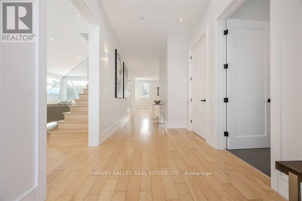 3279 Lakeshore Road, Burlington, Ontario L7N 1A7 - Photo 3 - W12723928