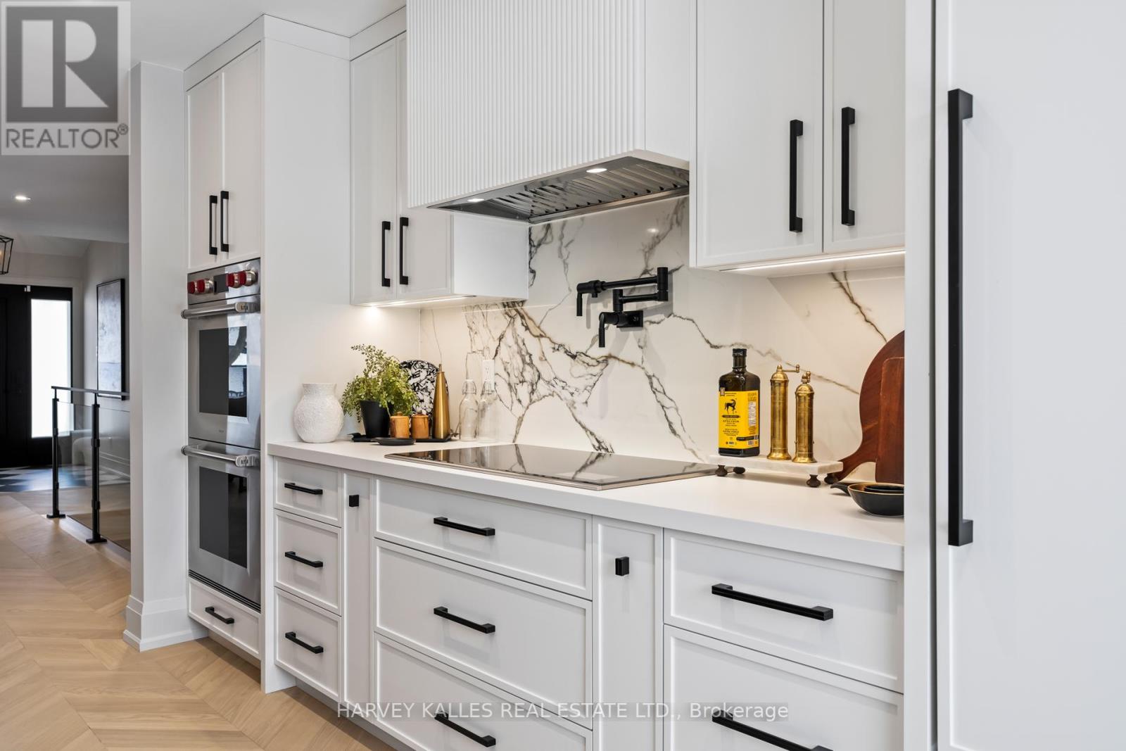 45 Pettit Drive, Toronto, Ontario  M9R 2W6 - Photo 12 - W12725904