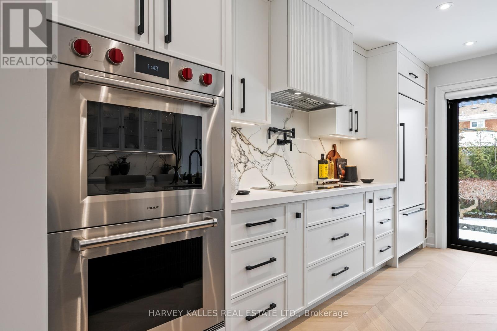 45 Pettit Drive, Toronto, Ontario  M9R 2W6 - Photo 14 - W12725904