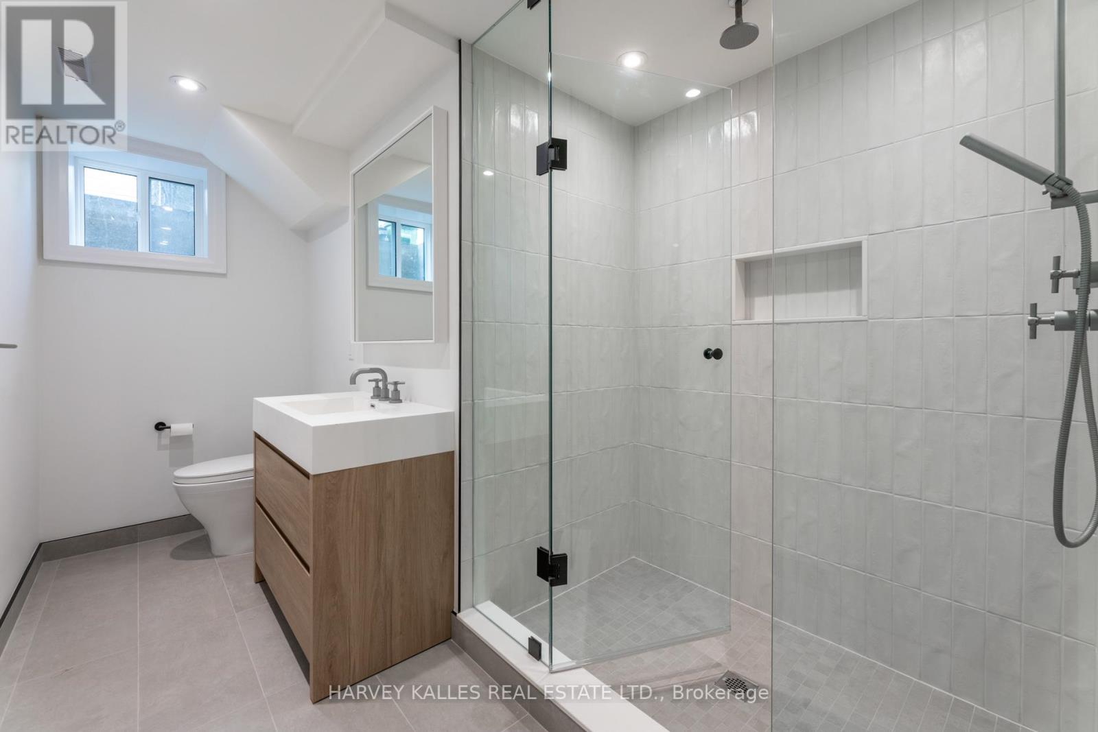 45 Pettit Drive, Toronto, Ontario  M9R 2W6 - Photo 31 - W12725904