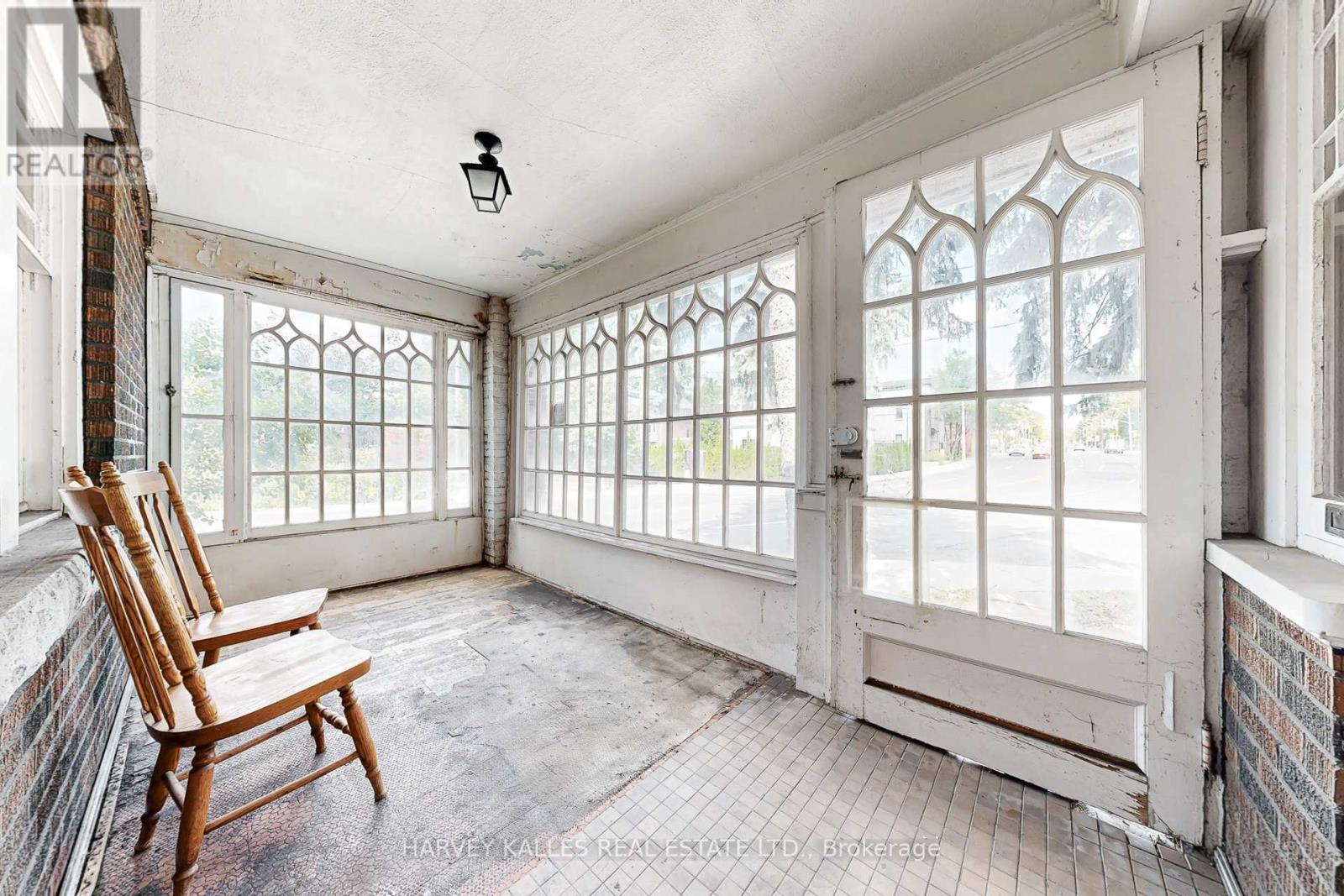 99 Glenrose Avenue, Toronto, Ontario  M4T 1K7 - Photo 5 - C12728560