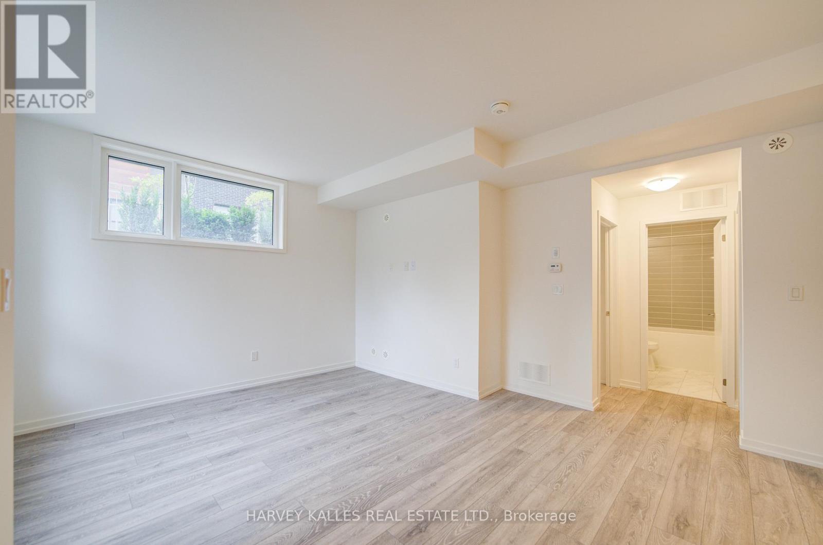 16 - 24 Lytham Green Circle, Newmarket, Ontario L3Y 0H4 - Photo 7 - N12728656