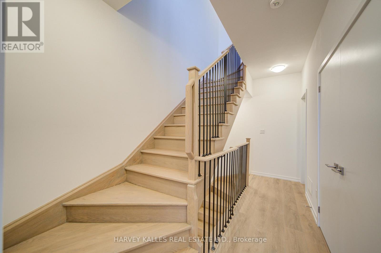 11 - 18 Lytham Green Circle, Newmarket, Ontario  L3Y 0H4 - Photo 18 - N12728750