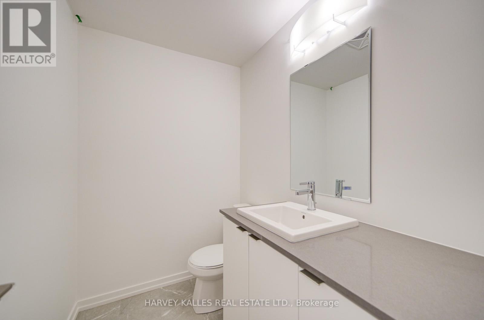 11 - 18 Lytham Green Circle, Newmarket, Ontario  L3Y 0H4 - Photo 7 - N12728750