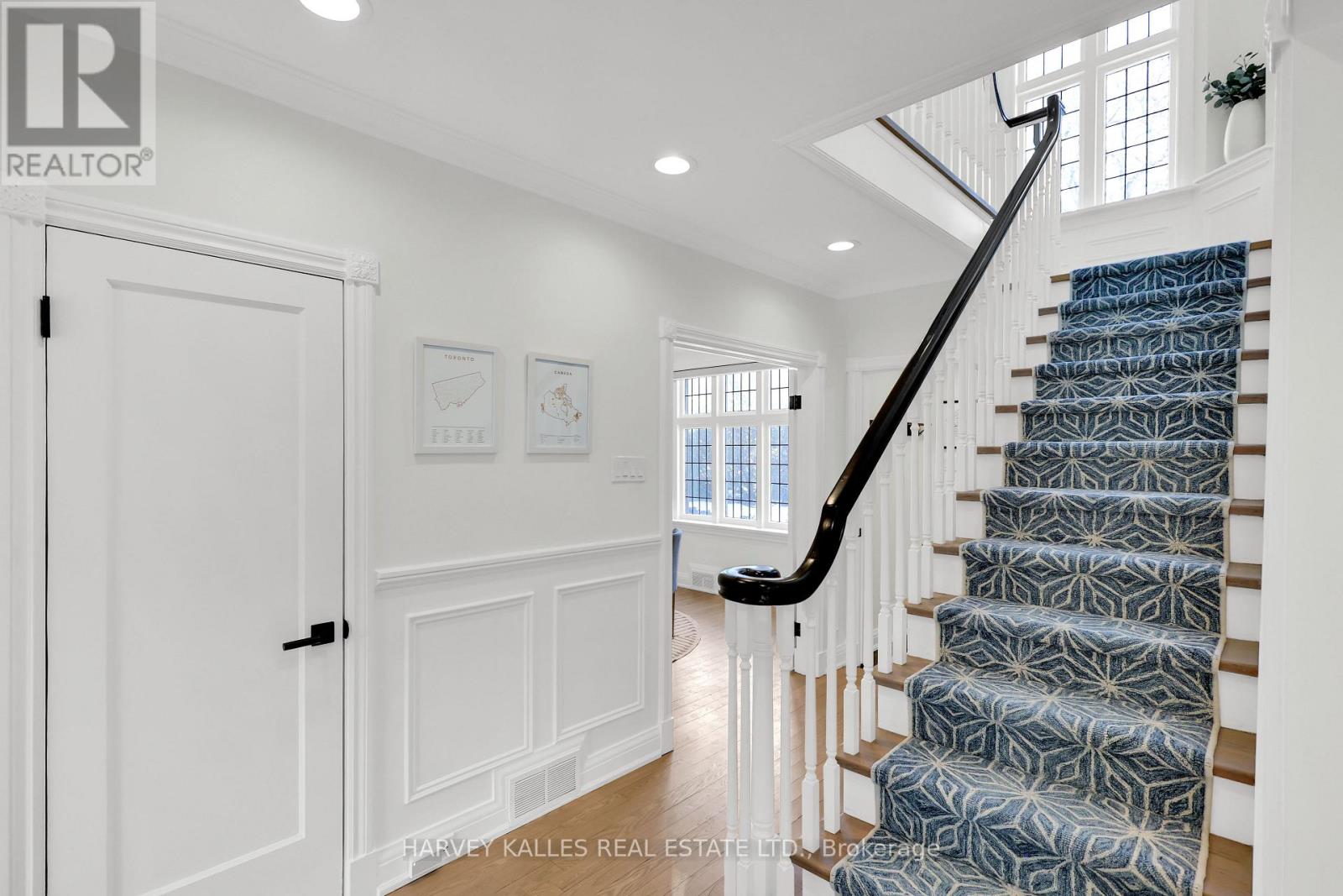 6 Glenarden Road, Toronto, Ontario  M6C 3J7 - Photo 21 - C12730422